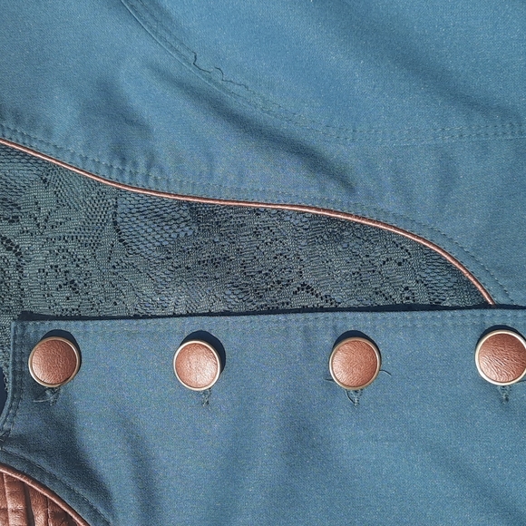 Blazer - Picture 3 of 13